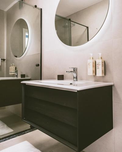 Ένα μπάνιο στο The Ascents of Urla