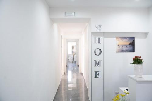 a hallway with white walls and a sign that reads exit at I Due Moli Vibo Marina in Vibo Valentia Marina