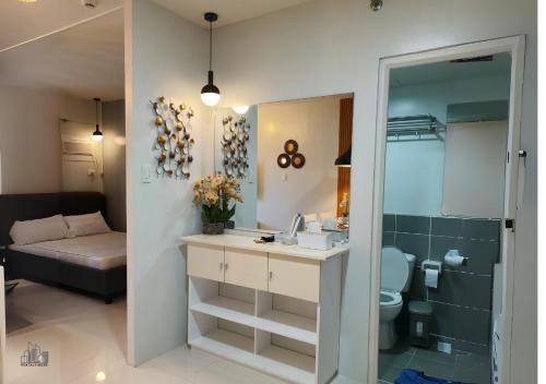Koupelna v ubytování Puerto Princesa Apartment with FREE Pool, Parking & Gym - B2 2Flourite