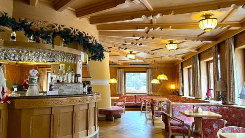 Restaurace v ubytování Hotel Rododendro Val di Fassa