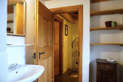 a bathroom with a sink and a mirror at Borgo Selvapiana in Morbegno