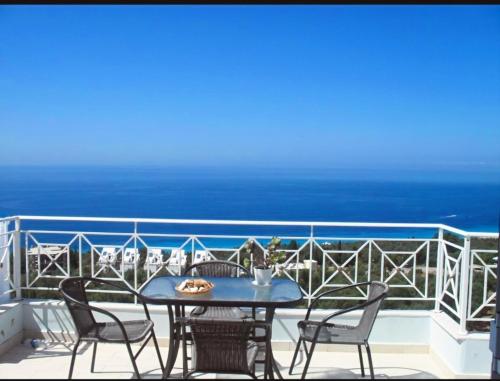 Gallery image of Villa 61 Sea and Sunset View in Dhërmi
