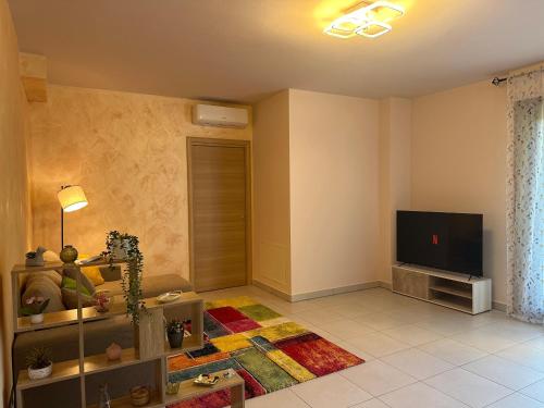 a living room with a tv and a couch at Il Sogno di Olly - Assisi in Santa Maria degli Angeli