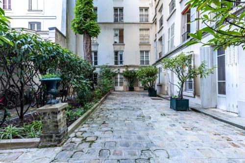 42ChercheMidi New 100m2 3BR Designer Flat in Paris 6th St Germain-des-Près