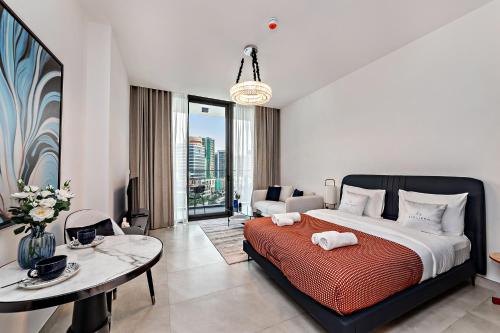 Modern Studio at Paragon with City View