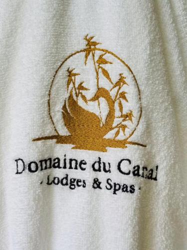 a tshirt with a picture of a crab on it at EXCLUSIVITE Lodge luxe avec bain nordique au bord du canal à 1h30 de Paris in Montcresson