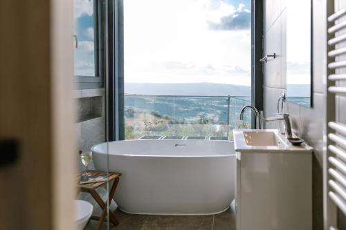 Bilik mandi di Stella Fyti Heights - Adults only