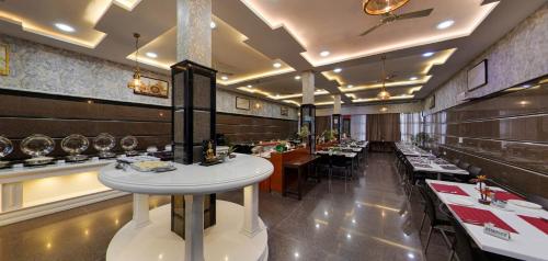Restoran atau tempat lain untuk makan di Meadows - 4BHK Private pool Villa, Bangalore