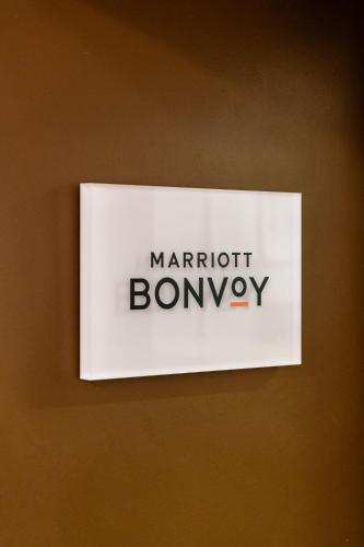 Protea Hotel by Marriott Ondangwaに飾ってある許可証、賞状、看板またはその他の書類