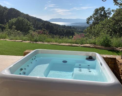 LA DIVINE Villa & Spa, vue mer, au calme avec piscine et Spa