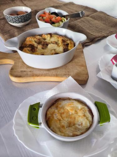 a table with two dishes of food on a table at Omir Bed & Breakfast in Pula