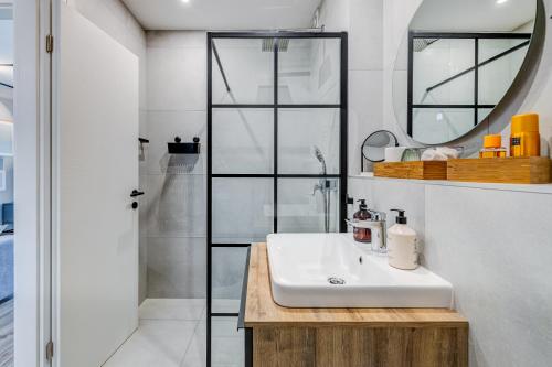 BRAND NEW - Apartment Maestral, Strozanac
