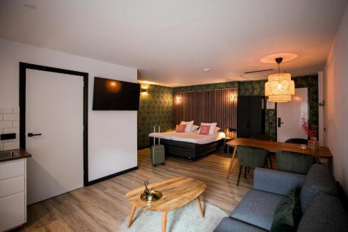 a hotel room with a bed and a living room at Hotel Walram in Valkenburg