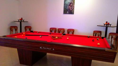 Hotel Marilena tesisinde bir bilardo masası