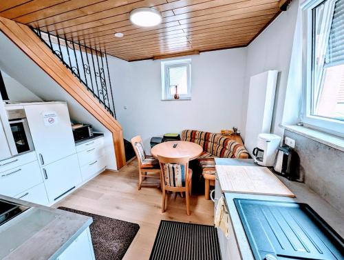 Kuchyň nebo kuchyňský kout v ubytování Monteurhaus Mömlingen