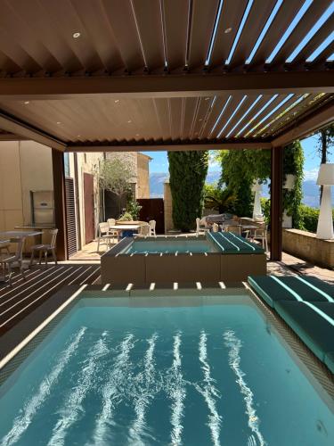 an outdoor swimming pool with a pergola and a swimming poolvisor at Palazzo Bontadosi Hotel & Spa in Montefalco