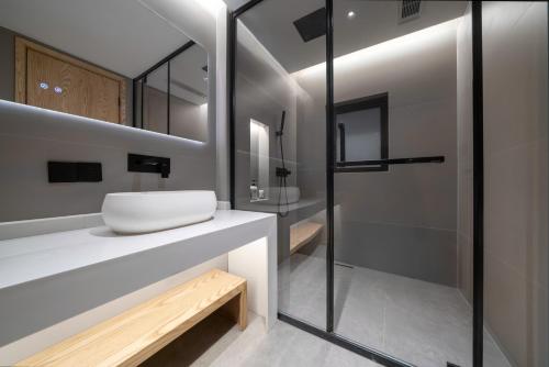 a bathroom with a white sink and a shower at Chongqing Xiannv Mount Peach Blossom Spring Homest in Wulong