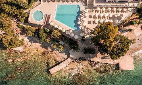an overhead view of a building with a swimming pool at Aminess Younique Bellevue Hotel in Orebić