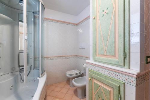 Ένα μπάνιο στο Villa Cala Bitta