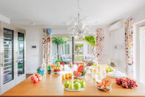 a kitchen with a table with fruit on it at The Secret Escape Villa in Sant' Alessio