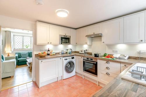 Dapur atau dapur kecil di 3 Bed in Cressbrook oc-b32600