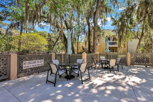 172 Colonnade Club photo 40