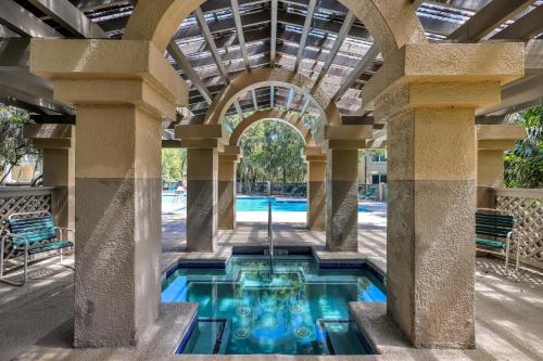172 Colonnade Club photo 42