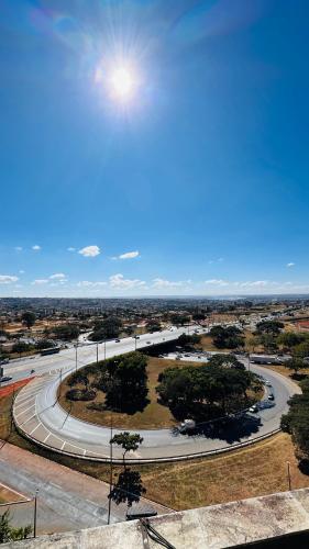 a winding road in a park with the sun in the sky at Quarto Mobiliado no Hotel Go Inn Taguatinga com Wi-Fi, Ar Condicionado e Estacionamento Grátis in Brasilia