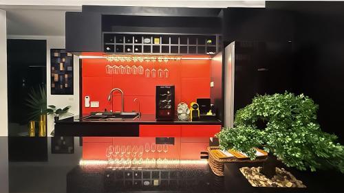 Kuchyň nebo kuchyňský kout v ubytování De Flourishing Hill Escape, Cha Am