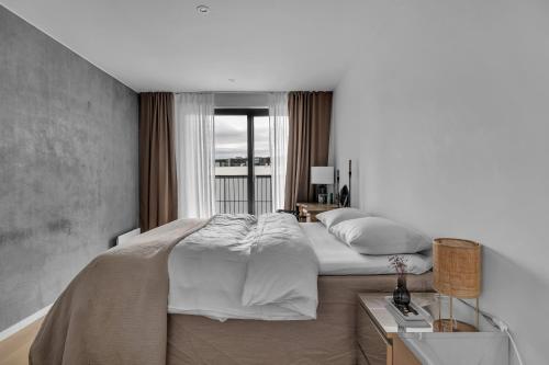 Ένα ή περισσότερα κρεβάτια σε δωμάτιο στο Nordic modern apartment with sea view