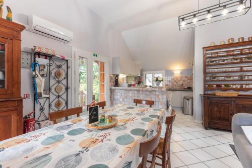 a kitchen and dining room with a table and chairs at Chalet cosy Vallée d’Aspe in Accous