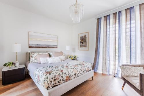 a bedroom with a bed and a couch at The Secret Escape Villa in Sant' Alessio