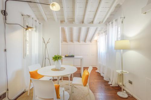 Гостиная зона в Ghirlandina Loft - In the Historic Center of Modena