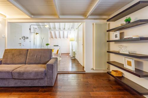 Гостиная зона в Ghirlandina Loft - In the Historic Center of Modena