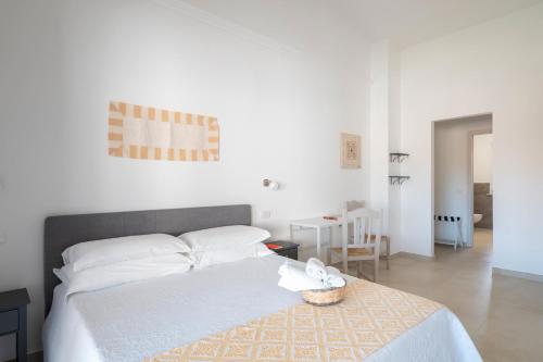 Ένα ή περισσότερα κρεβάτια σε δωμάτιο στο Centenari Longevity Rooms Lotzorai