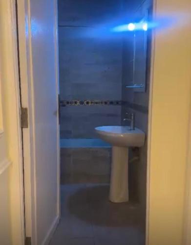 Ванная комната в Dreamland apartment for luxury lifestyle, close to many universities perfect for students and families