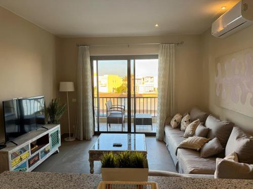 Panoramic 1BR Apt-Free Pool And Lagoon Access At ElGouna