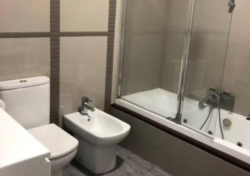 Bilik mandi di Apartamento céntrico Albacete