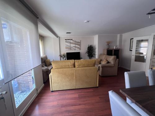 Ruang duduk di Apartamento céntrico Albacete