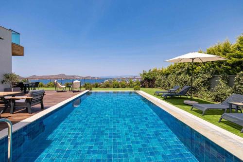 Stunning 5-Bedroom Villa with Panoramic View of Yalikavak Marina