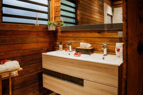 a bathroom with a sink and a mirror at Odyssea Caraïbes Cottages & Spa in Saint-Louis