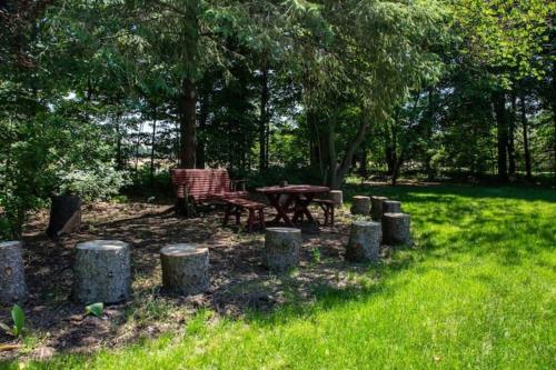 Κήπος έξω από το Stunning Ranch in the woods