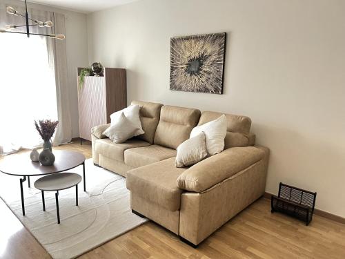 a living room with a couch and a table at Apartamento cerca Universidad de Albacete in Albacete