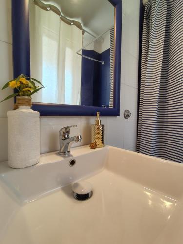 a bathroom with a sink with a mirror and a window at Meridiana case al mare in Mattinata