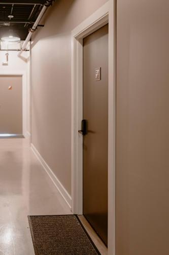 Фотография из галереи Modern Industrial Loft for Two в городе Бентон-Харбор