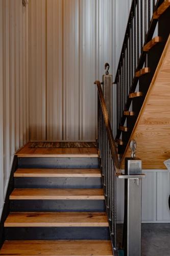 Фотография из галереи Modern Industrial Loft for Two в городе Бентон-Харбор