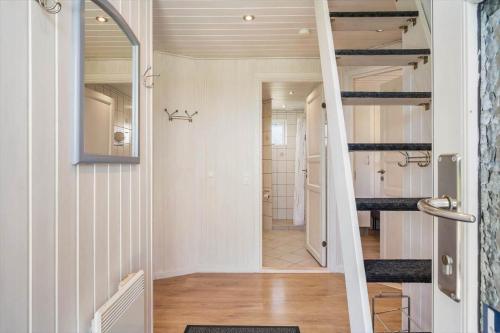 Ένα μπάνιο στο 3397-Hvide-Sande-Anker-Eskildsens-Vej-12