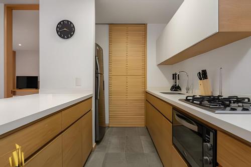 Кухня или мини-кухня в Santacoloma 407 Apto tranquilo con vistas verdes. AC
