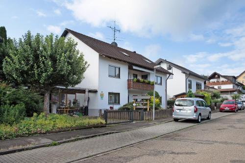 a small silver car parked in front of a white house at Ferienwohnung Veronika Heilbock in Sankt Peter