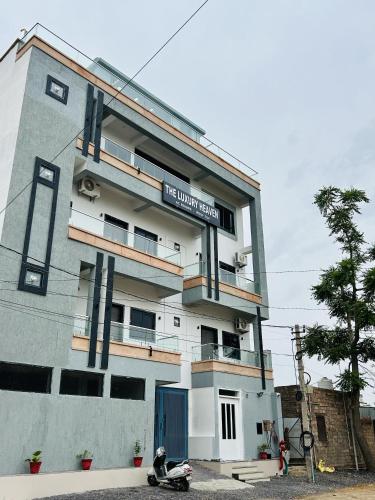 Bangunan di mana terletaknya hotel